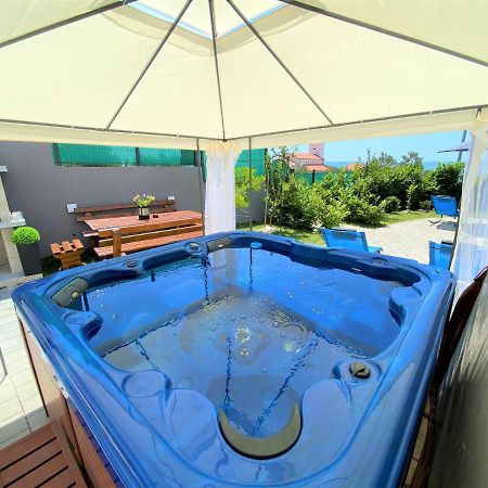 Lux Apartment Sea Shell With Jacuzzi Makarska Exterior photo