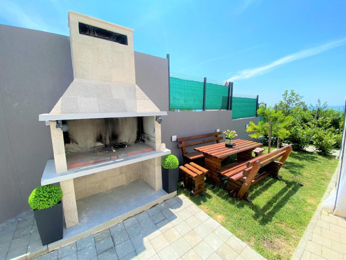 Lux Apartment Sea Shell With Jacuzzi Makarska Exterior photo