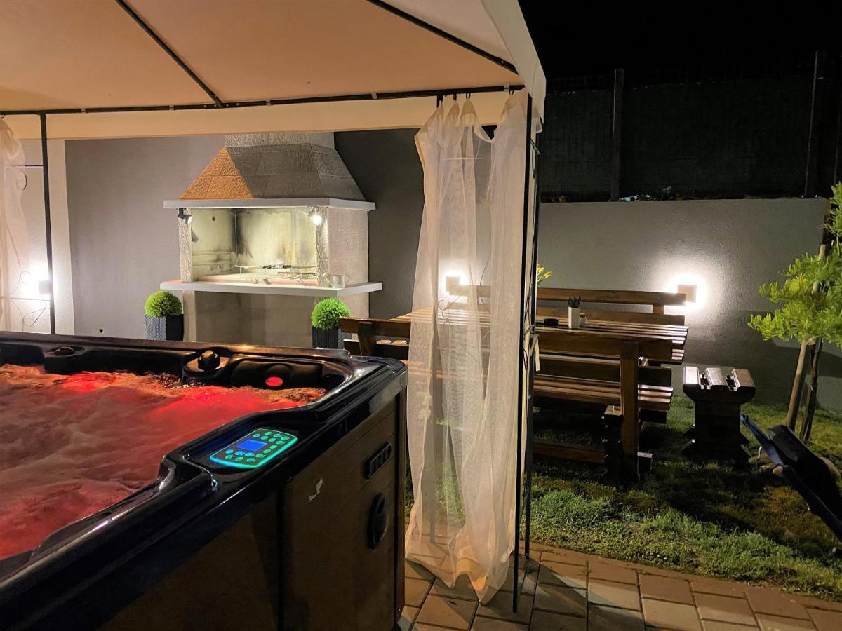Lux Apartment Sea Shell With Jacuzzi Makarska Exterior photo