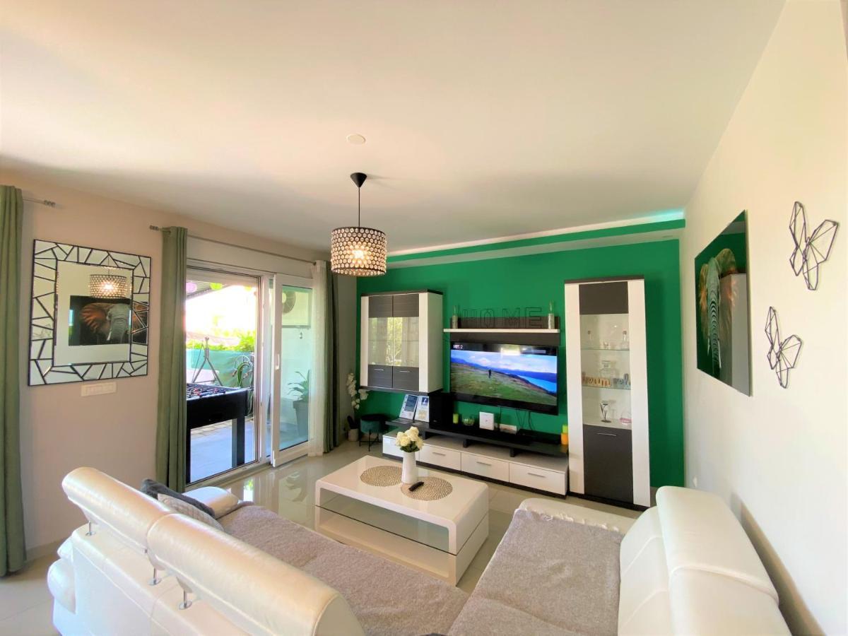 Lux Apartment Sea Shell With Jacuzzi Makarska Exterior photo