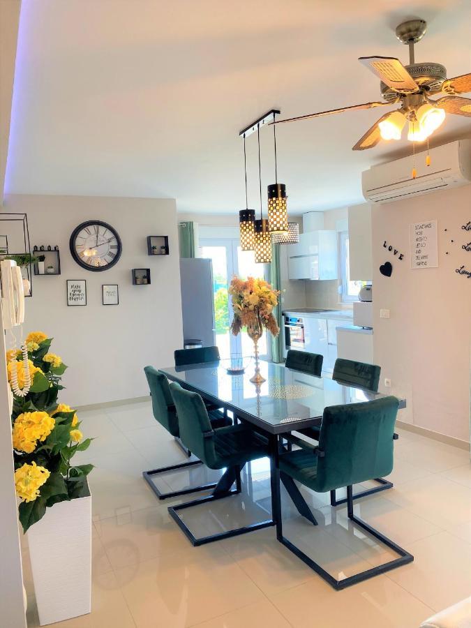 Lux Apartment Sea Shell With Jacuzzi Makarska Exterior photo