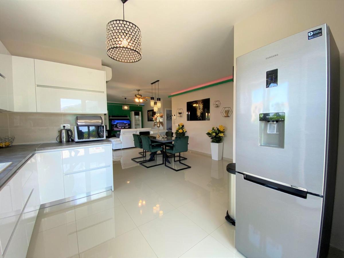 Lux Apartment Sea Shell With Jacuzzi Makarska Exterior photo