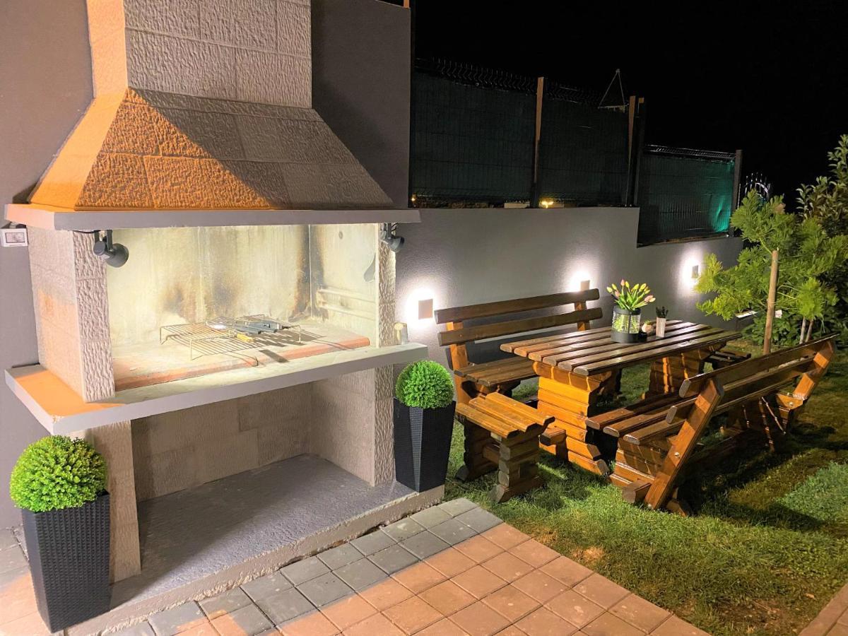 Lux Apartment Sea Shell With Jacuzzi Makarska Exterior photo