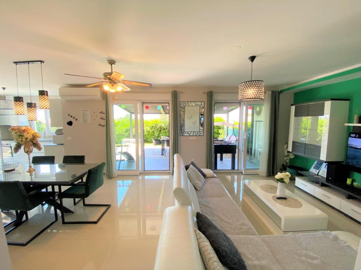 Lux Apartment Sea Shell With Jacuzzi Makarska Exterior photo