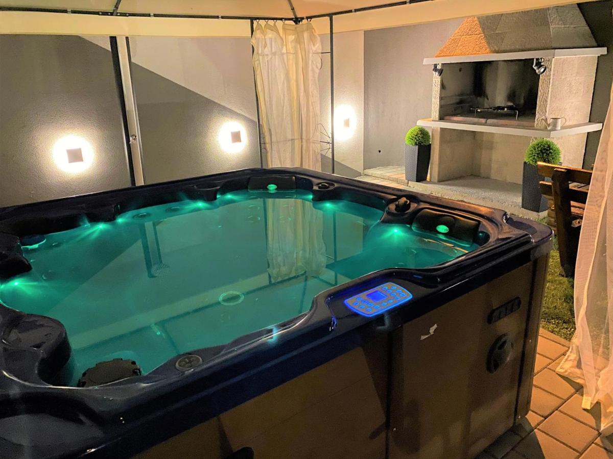 Lux Apartment Sea Shell With Jacuzzi Makarska Exterior photo