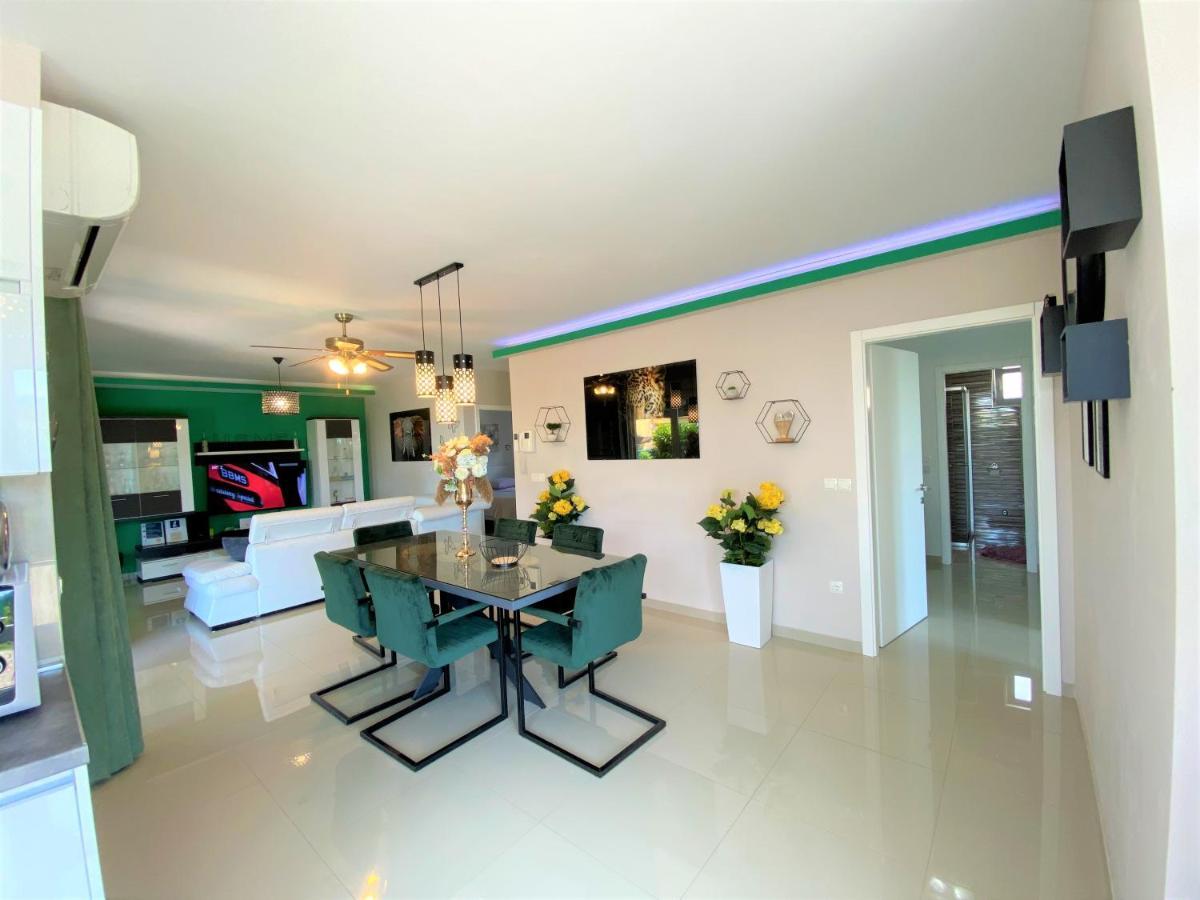 Lux Apartment Sea Shell With Jacuzzi Makarska Exterior photo