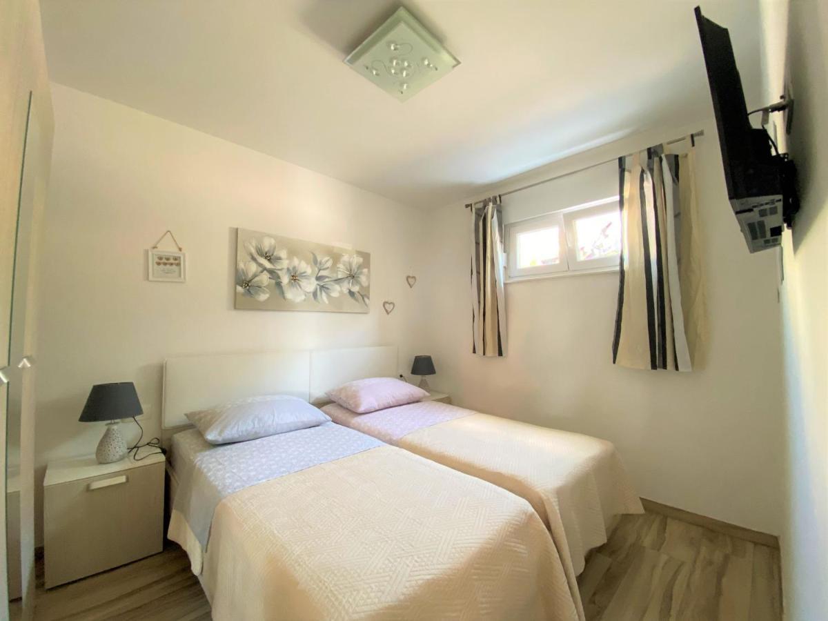 Lux Apartment Sea Shell With Jacuzzi Makarska Exterior photo