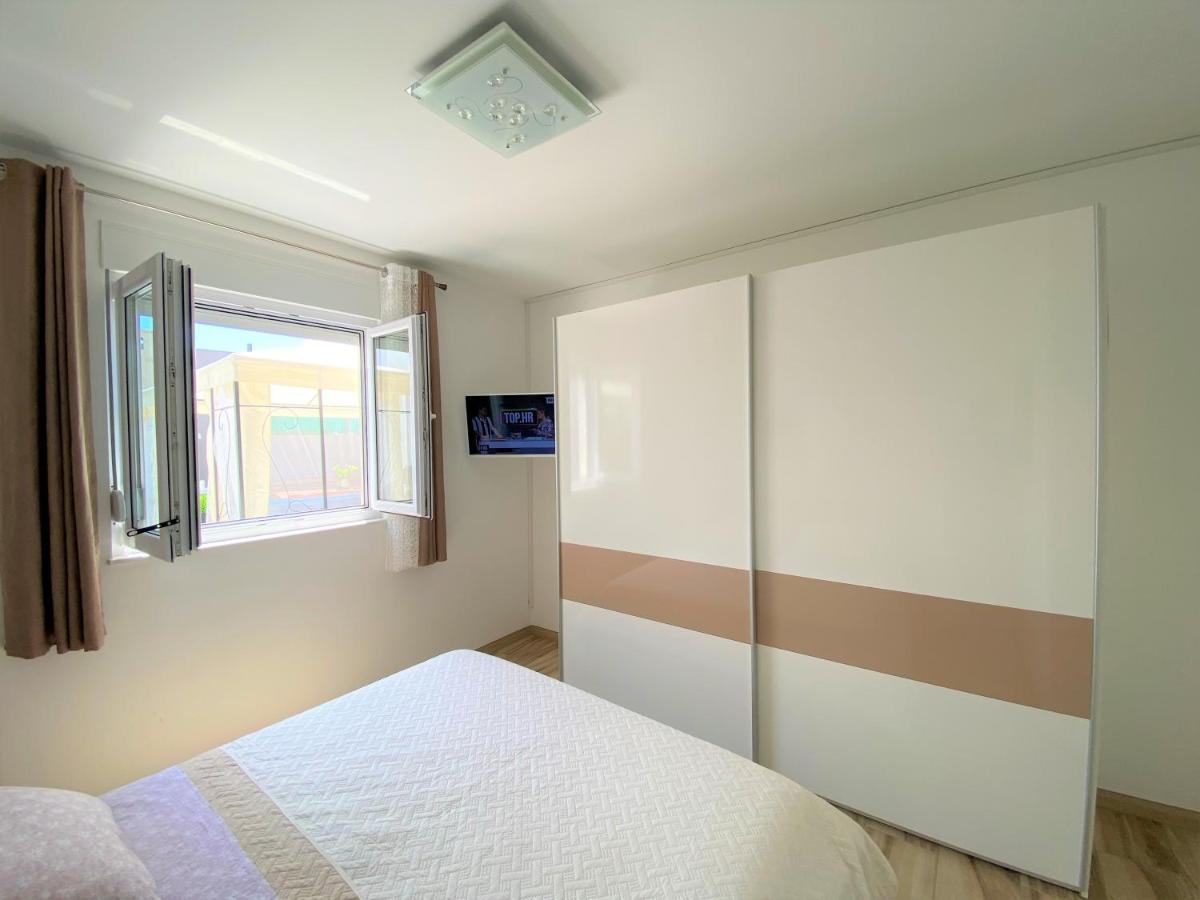 Lux Apartment Sea Shell With Jacuzzi Makarska Exterior photo