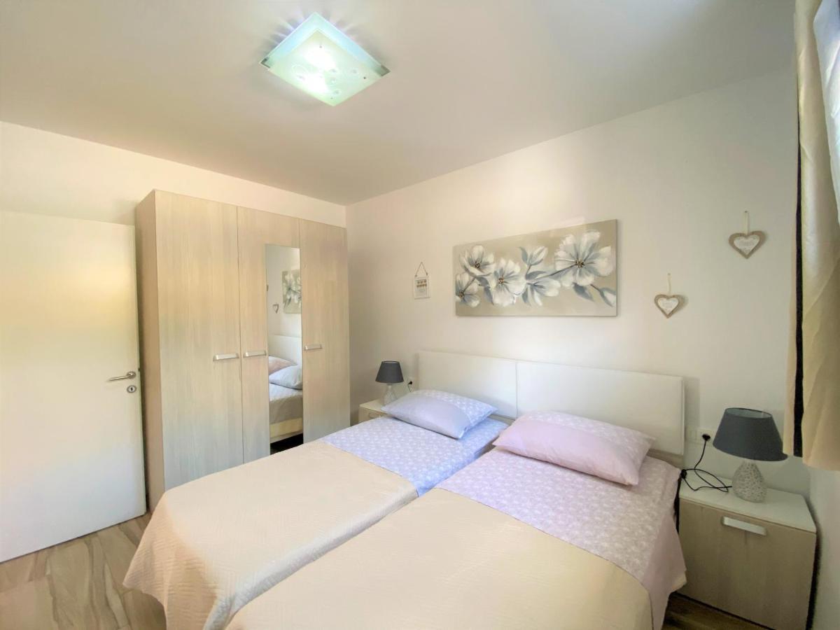 Lux Apartment Sea Shell With Jacuzzi Makarska Exterior photo