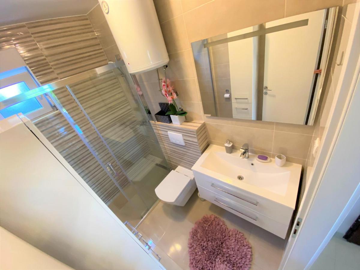 Lux Apartment Sea Shell With Jacuzzi Makarska Exterior photo