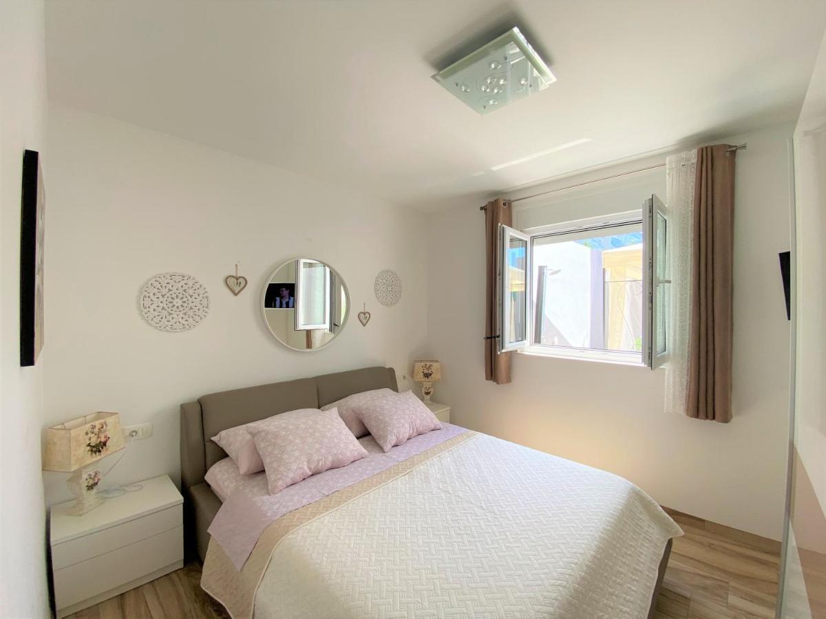 Lux Apartment Sea Shell With Jacuzzi Makarska Exterior photo