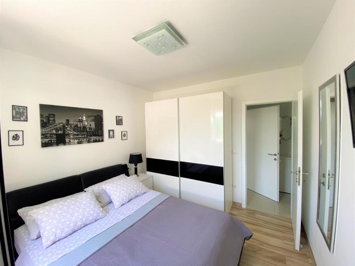 Lux Apartment Sea Shell With Jacuzzi Makarska Exterior photo