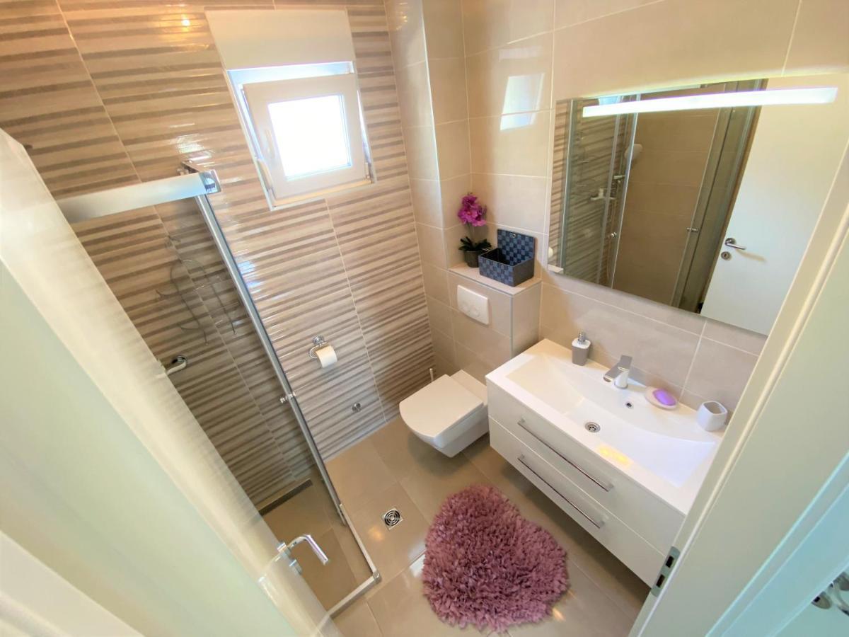 Lux Apartment Sea Shell With Jacuzzi Makarska Exterior photo