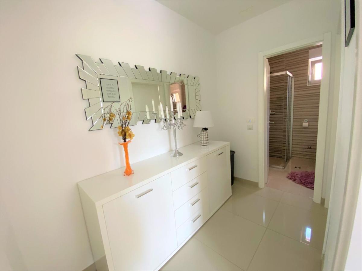 Lux Apartment Sea Shell With Jacuzzi Makarska Exterior photo