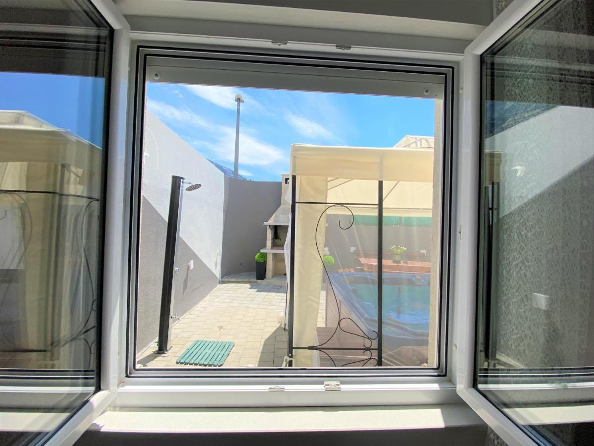 Lux Apartment Sea Shell With Jacuzzi Makarska Exterior photo