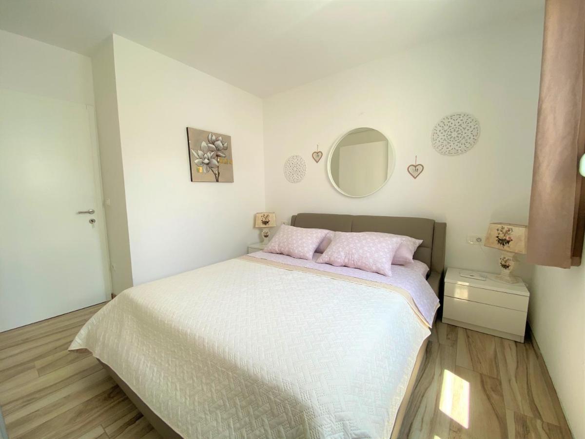 Lux Apartment Sea Shell With Jacuzzi Makarska Exterior photo